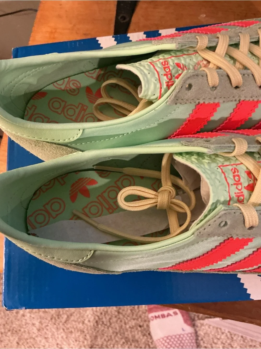 adidas Men's Mint Green Sneakers with Coral Stripes SL 72 OD Women’s 9 brand new